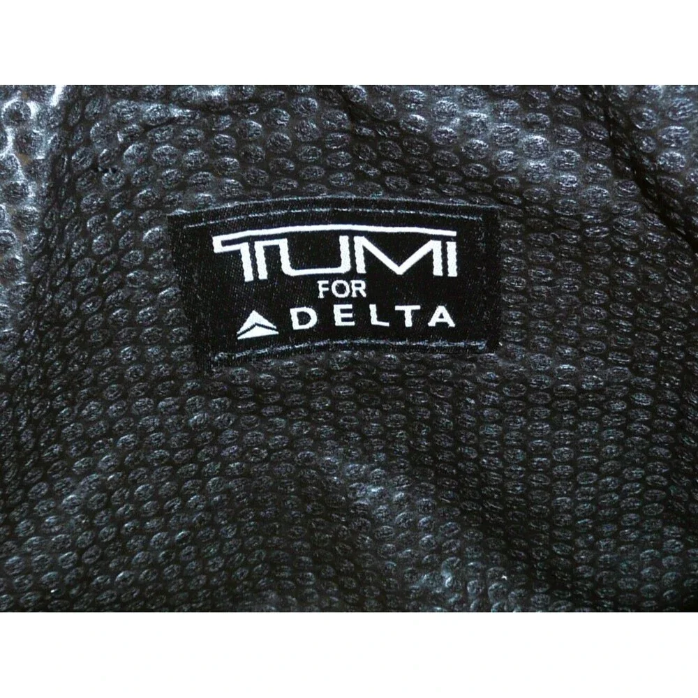 New TUMI Delta One Business Class Amenity Kit Soft bag 8 1/2 x 6